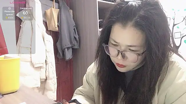 Snapshot of Huahua3187 chatting on 12/05/25, 12:14 Huahua3187 online show from 12/05/25, 12:14