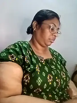 Riya-mallus online show from 11/28/25, 06:49