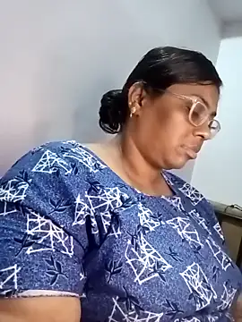 Riya-mallus online show from 11/28/25, 07:49