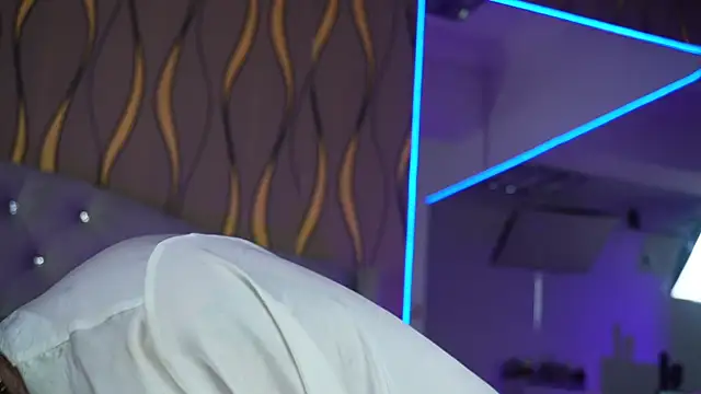 lovely sophia  online show from 11/25/25, 06:02