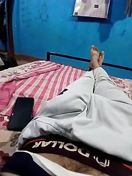 vaasuboy01 online show from 04/15/26, 05:53