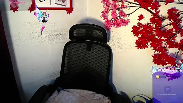 Snapshot of chleo_rosse chatting on 06/04/26, 12:11 chleo rosse online show from 06/04/26, 12:11