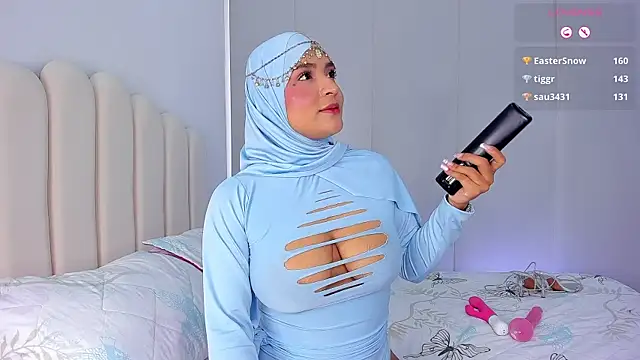 Amira-Zahra online show from 04/01/26, 01:41