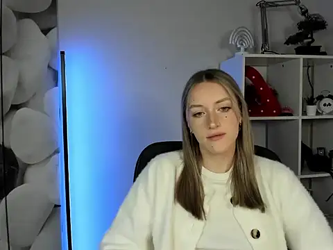 EvelynBlond online show from 11/24/25, 06:35