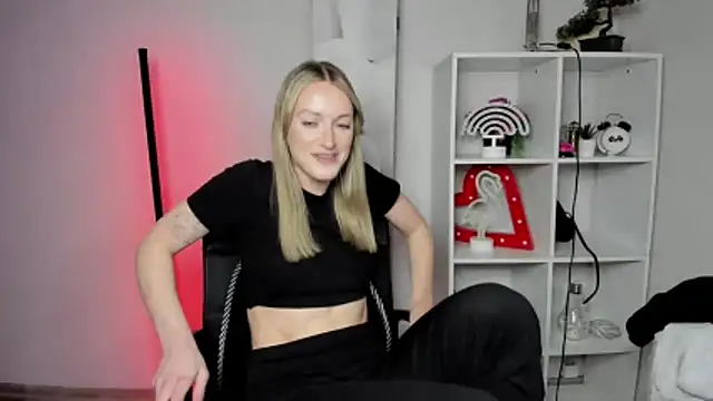 EvelynBlond online show from 03/02/26, 07:21