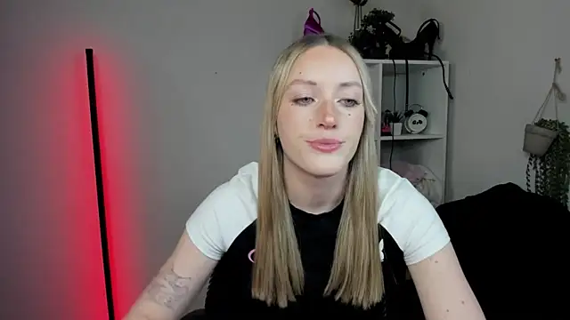 EvelynBlond online show from 04/16/26, 12:39