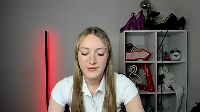 EvelynBlond online show from 04/22/26, 12:39