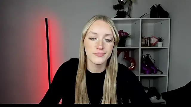 Snapshot of EvelynBlond chatting on 07/08/26, 12:31 EvelynBlond online show from 07/08/26, 12:31