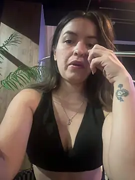 Snapshot of Little__Danni1 chatting on 04/29/26, 12:27 Little Danni1 online show from 04/29/26, 12:27