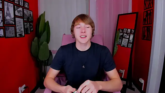 DonaldWoon online show from 12/04/25, 03:54