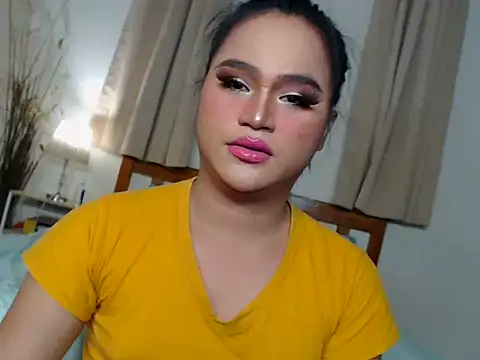 Snapshot of sweet_19carmella chatting on 07/20/26, 03:43 sweet 19carmella online show from 07/20/26, 03:43