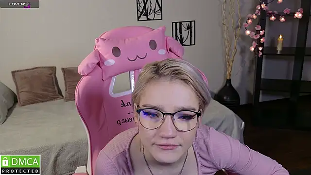 Megan Lora online show from 11/21/25, 08:35