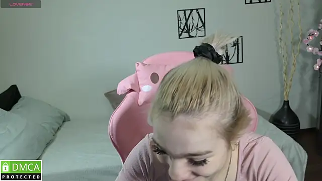 Megan Lora online show from 01/14/26, 01:00