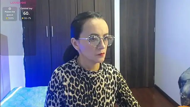 Juliana  lx online show from 11/26/25, 01:23