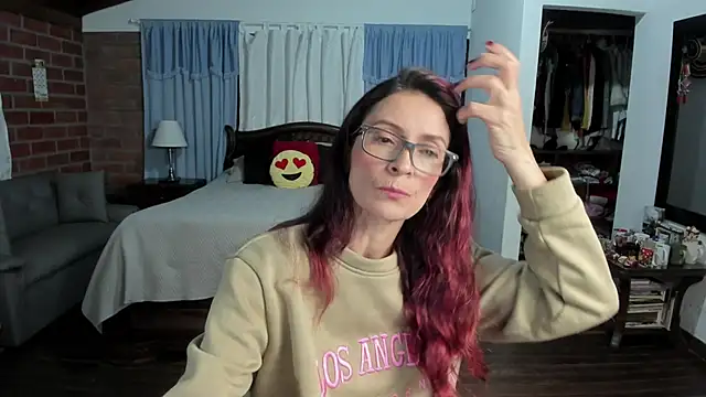 Charlotte-Willson online show from 11/26/25, 01:06