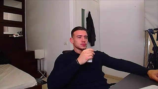 ElijahThorne online show from 11/24/25, 05:29