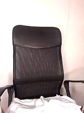 kira-stormm online show from 06/04/26, 11:11