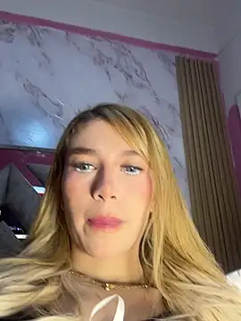 valeryfox   online show from 12/04/25, 11:02