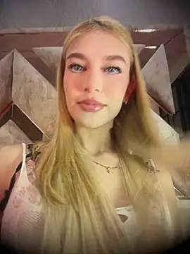 valeryfox   online show from 04/21/26, 01:29