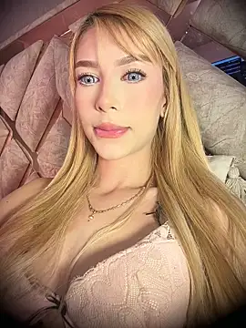 Snapshot of valeryfox__ chatting on 05/15/26, 12:39 valeryfox online show from 05/15/26, 12:39