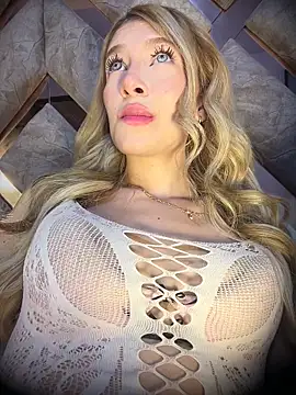 Snapshot of valeryfox__ chatting on 05/26/26, 12:17 valeryfox online show from 05/26/26, 12:17