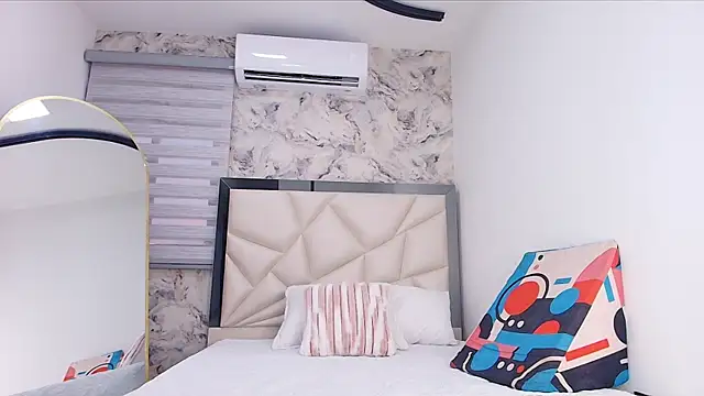 lili jhonson online show from 11/28/25, 11:57