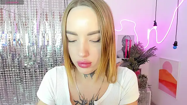 MarquiseMuse online show from 12/02/25, 09:58