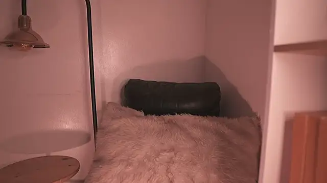 Mackenzie Lia online show from 12/15/25, 08:02