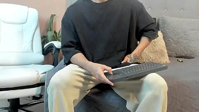 eren jeager online show from 04/20/26, 01:19