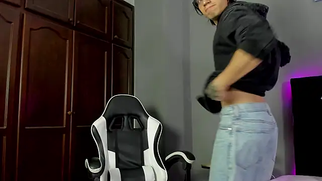 eren jeager online show from 04/22/26, 01:52