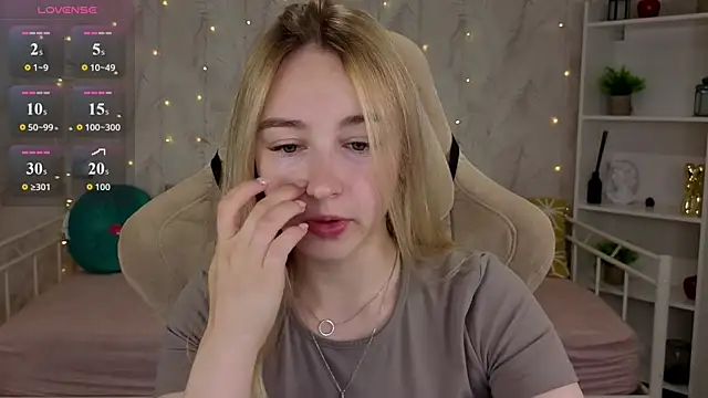 Snapshot of Shy_Polly chatting on 07/23/26, 12:02 Shy Polly online show from 07/23/26, 12:02