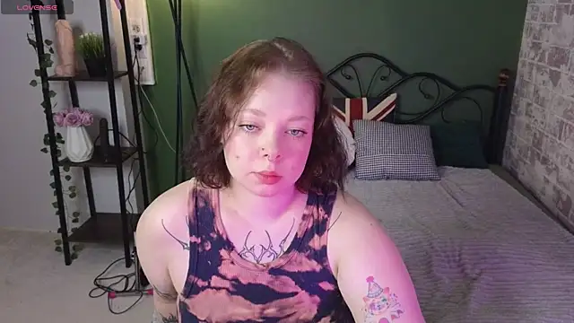 Snapshot of Vlada_vv chatting on 07/15/26, 04:18 Vlada vv online show from 07/15/26, 04:18