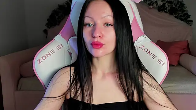 NaomiBlakes online show from 12/18/25, 05:24