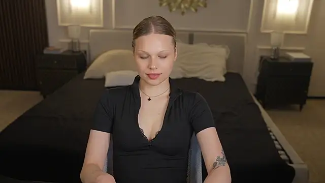 Charlotte Dreams online show from 07/07/26, 08:35