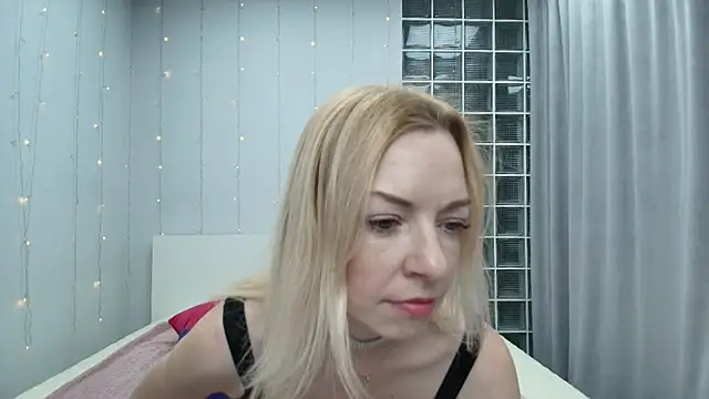 Snapshot of Brightly_Heizer chatting on 05/07/26, 12:27 Brightly Heizer online show from 05/07/26, 12:27
