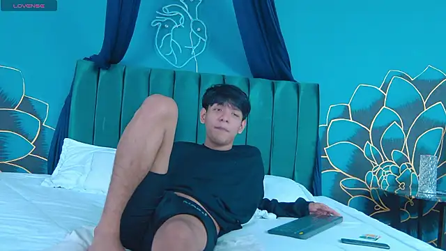 Liam Sinclair online show from 02/08/26, 04:43