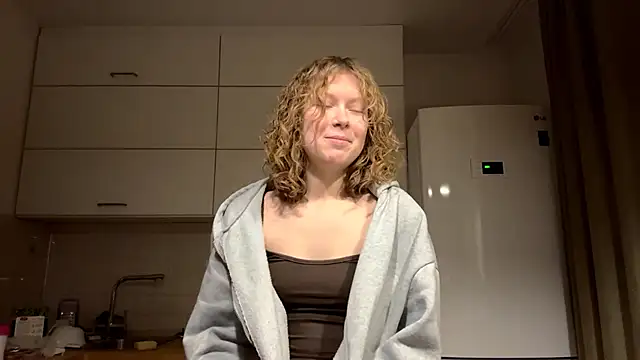 ElfriedaZwack online show from 12/02/25, 12:43