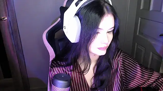 Moon raven online show from 12/16/25, 03:50