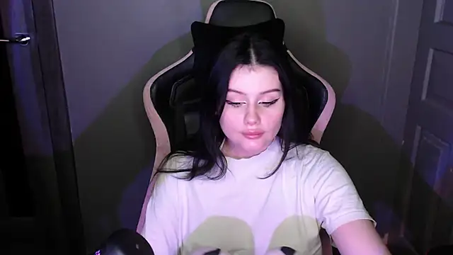 Moon raven online show from 02/16/26, 11:01