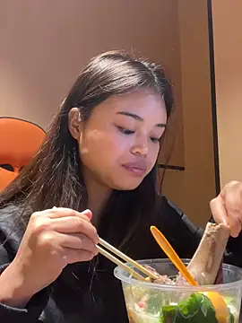 Toffee-00 online show from 12/05/25, 11:08