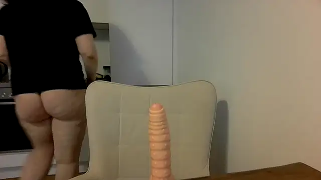 Snapshot of ada_in_europe chatting on 11/28/25, 01:25 ada in europe online show from 11/28/25, 01:25