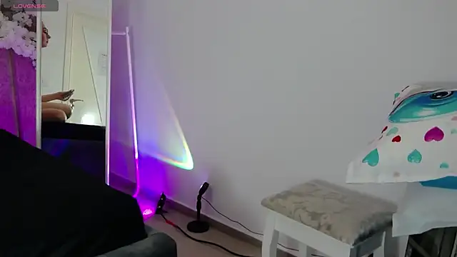 DeniseSun online show from 11/27/25, 06:10