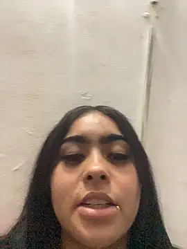 Snapshot of mia_violet8 chatting on 01/19/26, 05:00 mia violet8 online show from 01/19/26, 05:00