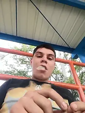 Snapshot of sebastianfelipe chatting on 02/13/26, 04:58 sebastianfelipe online show from 02/13/26, 04:58