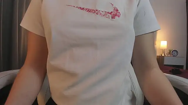 mask red girl online show from 07/01/26, 12:07