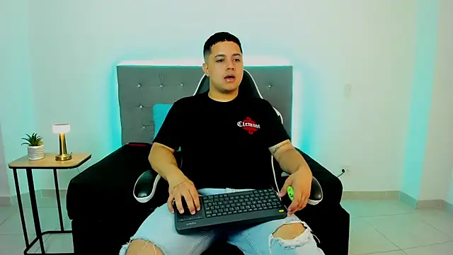 bry hill online show from 12/05/25, 01:31