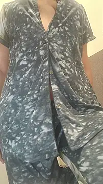 SameeraReddy19 online show from 03/10/26, 01:27