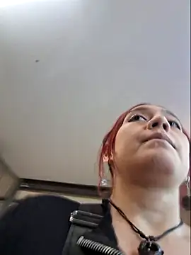 Eveeelyn25 online show from 11/25/25, 12:21