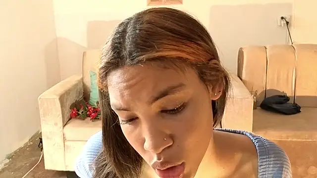 Snapshot of ginebra_n_yan chatting on 12/17/25, 06:47 ginebra n yan online show from 12/17/25, 06:47