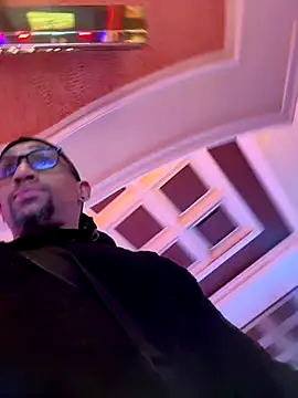 Snapshot of MTheRealrDLlongCrippler chatting on 12/17/25, 03:45 MTheRealrDLlongCrippler online show from 12/17/25, 03:45